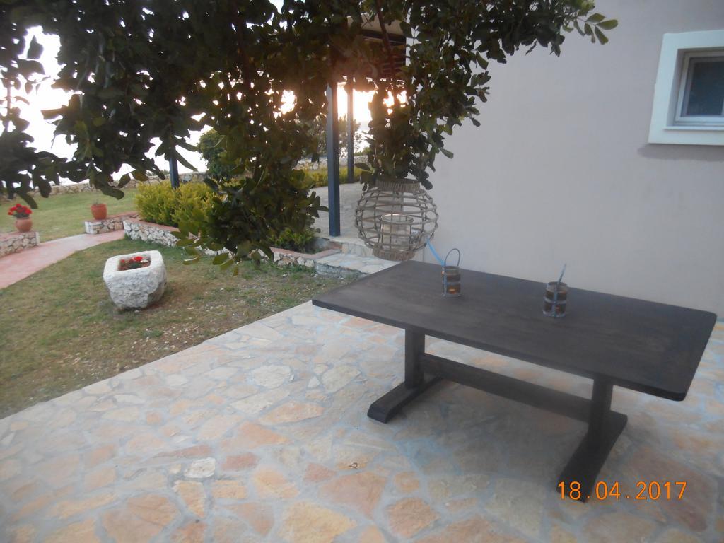 Regina Simotata Sissia Apartment Lourdata (Kefalonia)